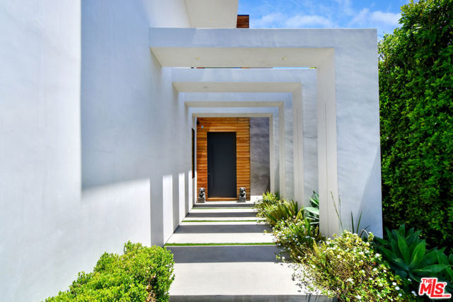 5316 Lennox, Sherman Oaks CA: https://media.crmls.org/mediaz/1ab30b35-3381-4e9e-80c2-f8d1ce4b0fff.jpg