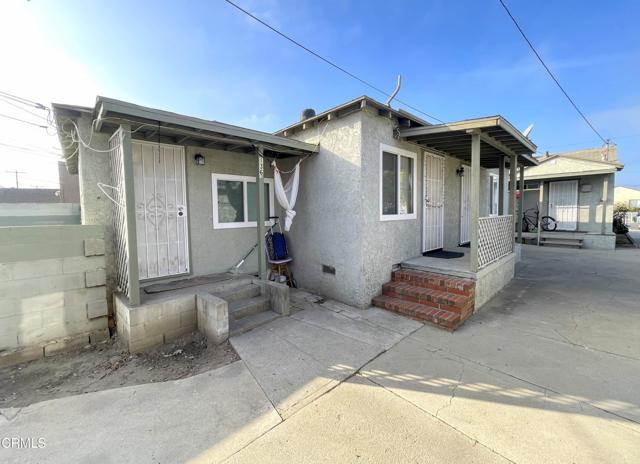 136 S Roosevelt Avenue, Oxnard CA: https://media.crmls.org/mediaz/1ab35a57-2bc1-4ebf-ba00-d07a8f7f4876.jpg