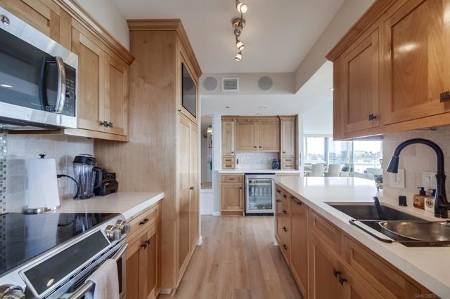 1750 Avenida Del Mundo, Coronado CA: https://media.crmls.org/mediaz/1ab3f4c3-1bd9-4c17-a258-9a2e7a415c79.jpg