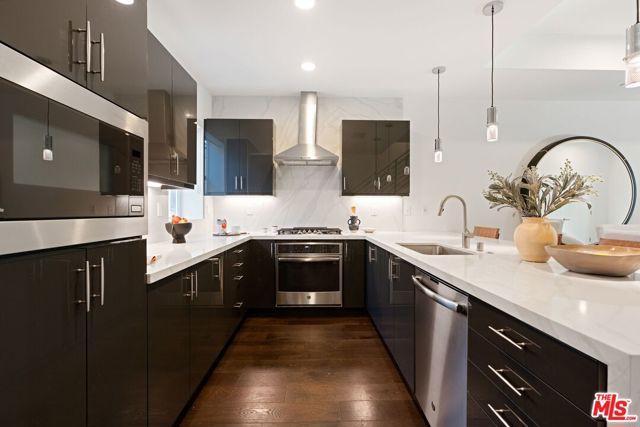 8406 1/2 Blackburn Avenue, Los Angeles CA: https://media.crmls.org/mediaz/1ab437b8-4d88-4b96-891d-1fbeb9c90852.jpg