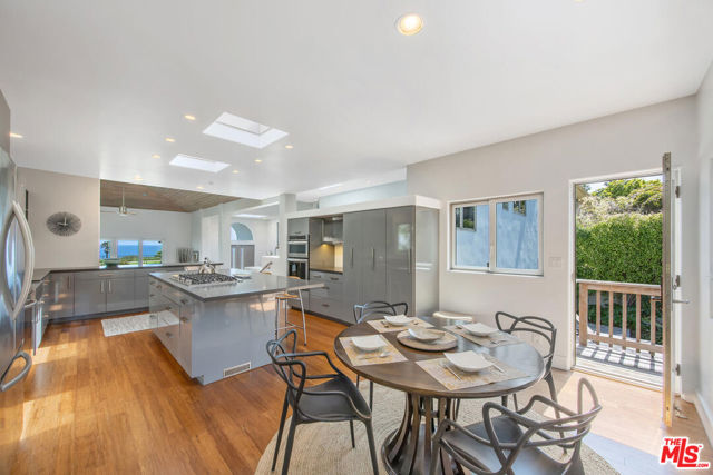 1312 Shoreline Drive, Santa Barbara CA: https://media.crmls.org/mediaz/1ab48afe-8309-43f5-bbc7-36b5bd1c4a60.jpg