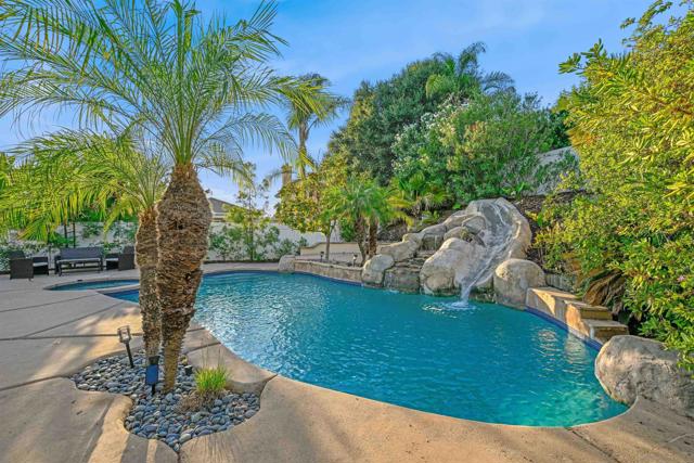 3140 Willow Creek Pl, Escondido CA: https://media.crmls.org/mediaz/1ab60c9c-b2c3-429b-83f9-6081b15b1e38.jpg