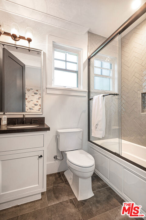 4117 Dixie Canyon Avenue, Sherman Oaks CA: https://media.crmls.org/mediaz/1ab625f0-deb1-4bb3-8053-61ca987c0c94.jpg