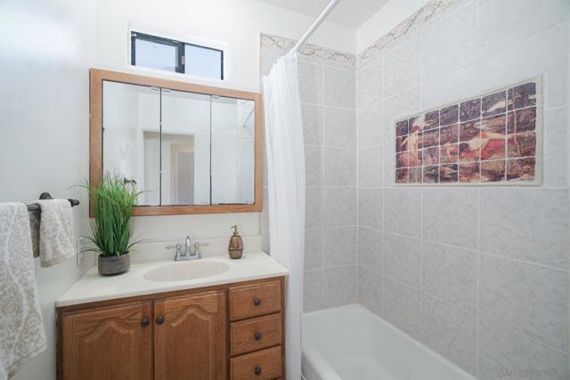 228 E 15th Ave, Escondido CA: https://media.crmls.org/mediaz/1ab8066f-ad37-4240-bc45-2e73e5a1458b.jpg