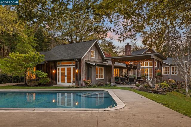 15 Cascade Ln, Orinda CA: https://media.crmls.org/mediaz/1ab86324-15dd-4200-8557-59bddc6d4213.jpg