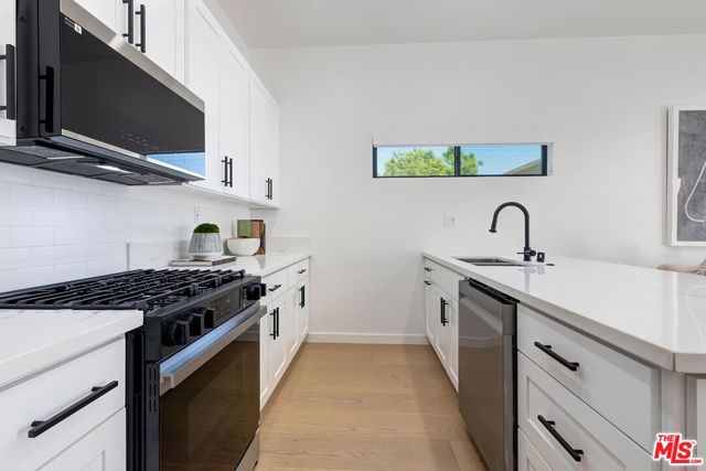 3364 Garden Avenue, Los Angeles CA: https://media.crmls.org/mediaz/1ab88b80-4e87-463d-8974-9391e72cc353.jpg