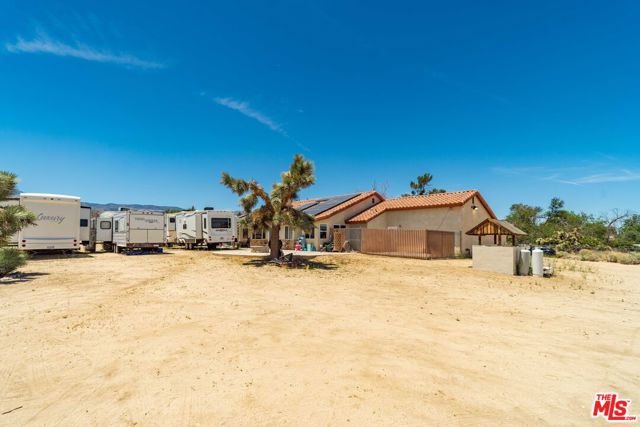 9999 Del Sol Avenue, Phelan CA: https://media.crmls.org/mediaz/1ab88c01-a956-48f1-a2c7-66b22a68f86e.jpg
