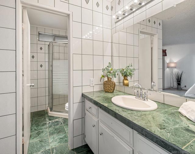 7945 Shadow Hill Dr, La Mesa CA: https://media.crmls.org/mediaz/1ab89eff-128b-4ac4-b8aa-a7c1dc767799.jpg