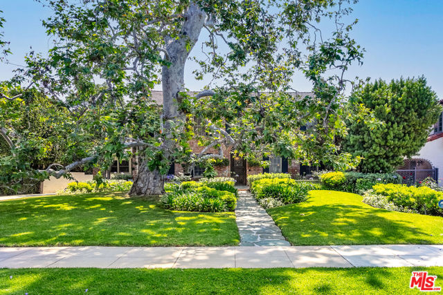612 N Alta Drive, Beverly Hills CA: https://media.crmls.org/mediaz/1ab8faf6-8571-478d-9202-e2b5a65523ee.jpg