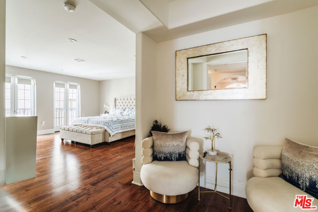 1835 Pandora Avenue, Los Angeles CA: https://media.crmls.org/mediaz/1ab9508f-9dbd-4934-b357-4e7ca2ee422c.jpg