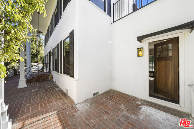 1722 N Vista Street, Los Angeles CA: https://media.crmls.org/mediaz/1ab95ce1-2199-4188-a309-50c3ad488c56.jpg