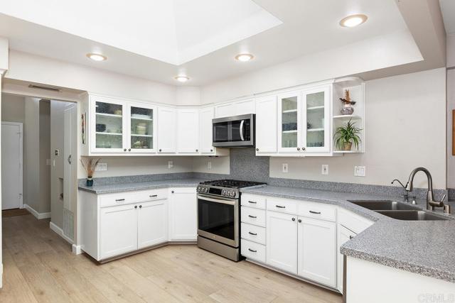 5550 La Cuenta Drive, San Diego CA: https://media.crmls.org/mediaz/1ab9a10c-7d08-4f2a-a72b-bf9d1e66b78c.jpg
