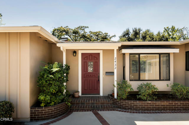 Detail Gallery Image 2 of 29 For 2432 Carol Park Pl, Montrose,  CA 91020 - 3 Beds | 3 Baths