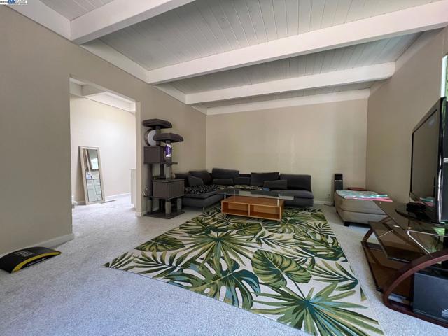 1071 Stone Valley Rd, Alamo CA: https://media.crmls.org/mediaz/1ab9d4ee-446f-4be0-90d5-ffa119fb95b3.jpg