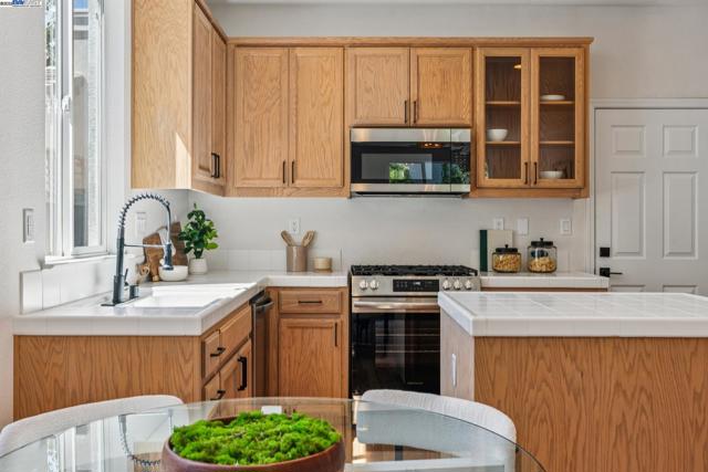 5929 Linwood Cmn, Livermore CA: https://media.crmls.org/mediaz/1aba36f6-778f-4f75-a536-664b5299b698.jpg