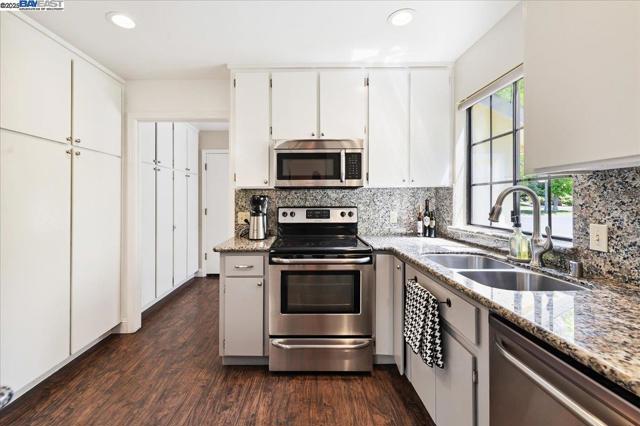 2587 Chablis Way, Livermore CA: https://media.crmls.org/mediaz/1aba4bcf-90f3-4e08-bc8a-0564d883c962.jpg