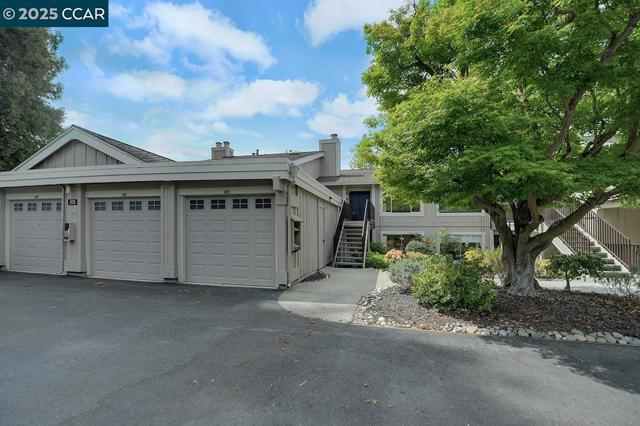 2175 Cactus Ct, Walnut Creek CA: https://media.crmls.org/mediaz/1aba5b1b-a206-4f60-88b2-8bac6a345ef2.jpg