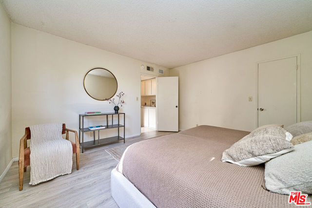 1 Bed Home for Sale in Los Angeles, California