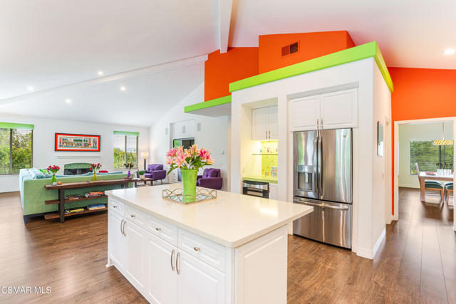 775 Parmenter Avenue, Thousand Oaks CA: https://media.crmls.org/mediaz/1abac784-1747-4a40-bf70-0920d157fac0.jpg