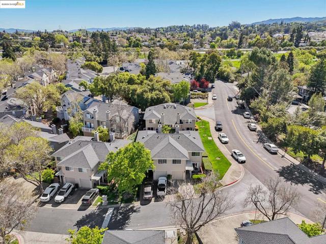 204 Pebblecreek Ct, Martinez CA: https://media.crmls.org/mediaz/1abb57a3-c2f7-470a-8f85-7e1a9f2eefca.jpg