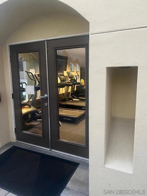 1270 CLEVELAND AVE, San Diego CA: https://media.crmls.org/mediaz/1abb8ed7-aa2f-4fcb-9b44-6e85099fb92a.jpg