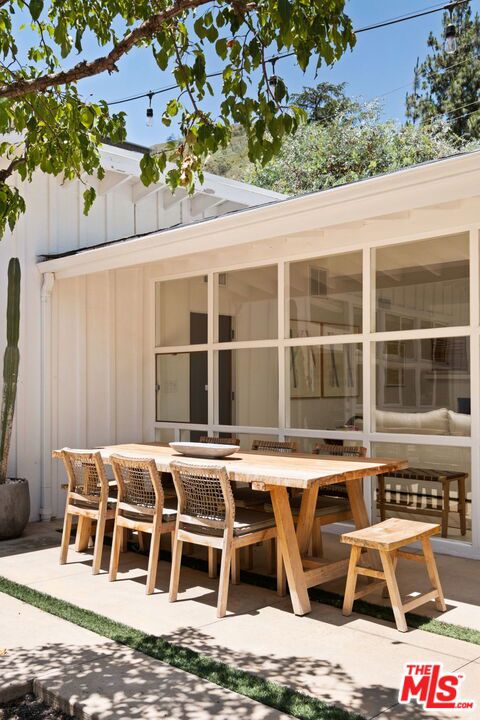 3366 Mandeville Canyon Road, Los Angeles CA: https://media.crmls.org/mediaz/1abbecb2-c34c-4eee-b29f-1a1ca85695e8.jpg