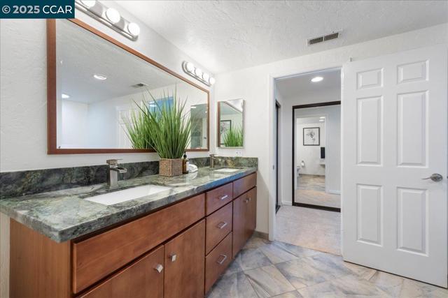 2787 Morgan Dr, San Ramon CA: https://media.crmls.org/mediaz/1abbfef5-de33-4d96-9292-ce8b1bd55bee.jpg