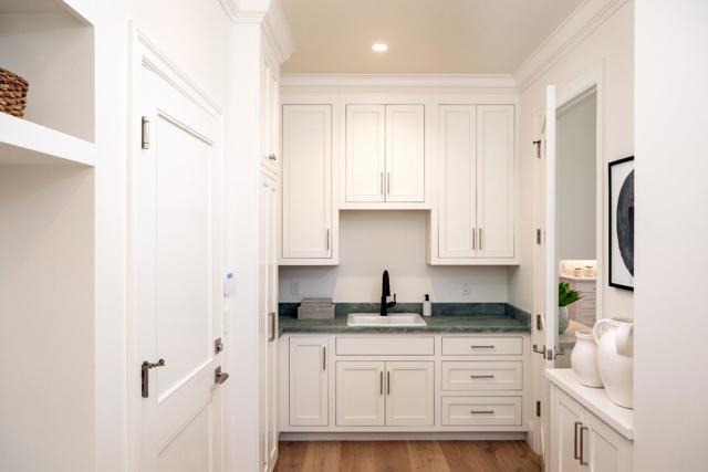 1310 Bay Laurel Drive, Menlo Park CA: https://media.crmls.org/mediaz/1abc1908-0b87-46e6-b638-333c59e49c20.jpg