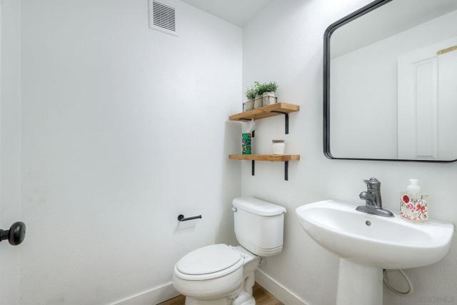 1801 Clare Ln, San Diego CA: https://media.crmls.org/mediaz/1abc1921-bed6-4b6c-bdee-4cad59efc3ba.jpg