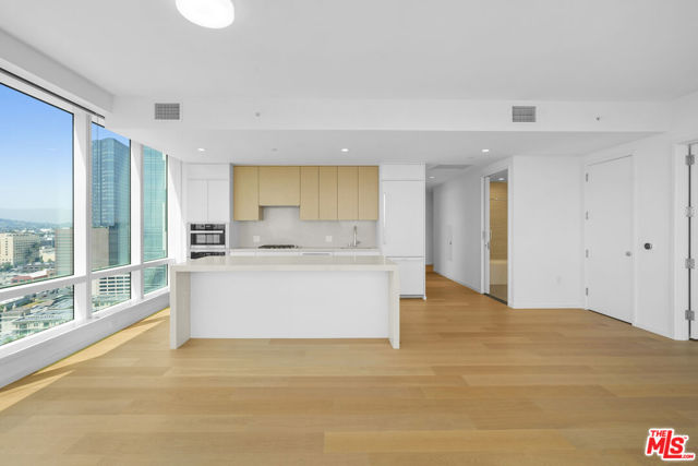 877 Francisco Street, Los Angeles CA: https://media.crmls.org/mediaz/1abc6e65-fc55-40fe-b1dd-7371f9cc5728.jpg