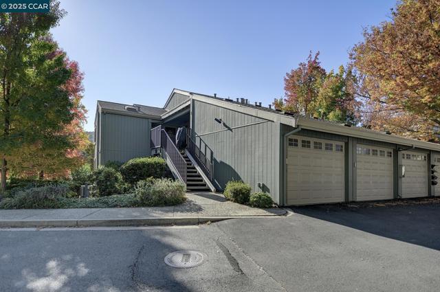 3050 Rossmoor Pkwy, Walnut Creek CA: https://media.crmls.org/mediaz/1abc8e28-0715-40e6-b118-f481f8f6fd97.jpg