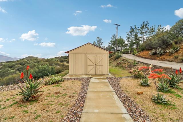 20530 Bexley Road, Jamul CA: https://media.crmls.org/mediaz/1abcde16-ed96-46b2-a82c-4b0d93d6a9d6.jpg