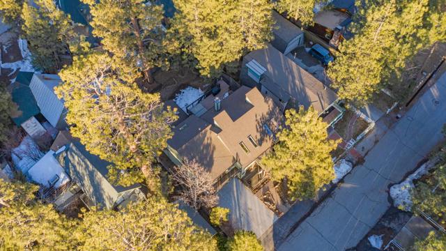 39470 Lake Dr, Big Bear CA: https://media.crmls.org/mediaz/1abd5961-4f64-488d-b62d-5eb302e207c6.jpg