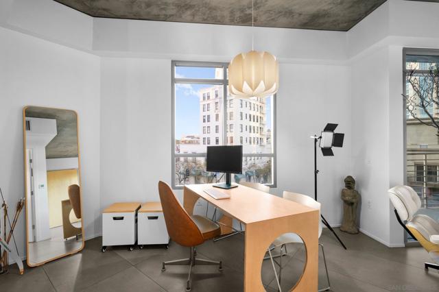 801 Ash St, San Diego CA: https://media.crmls.org/mediaz/1abd7fd9-4518-4396-bedd-00017ac267d6.jpg