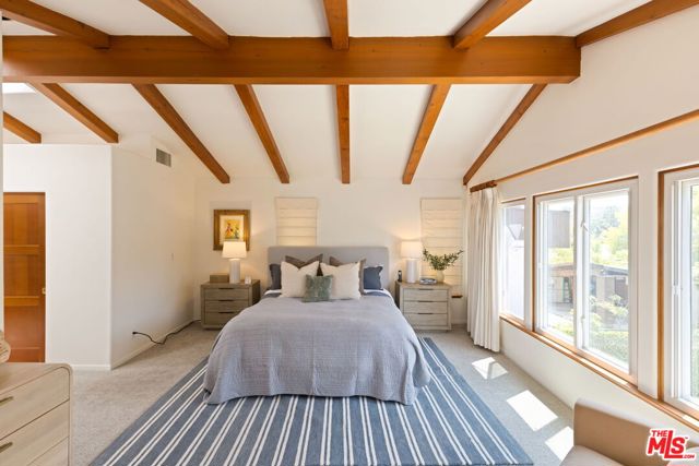 306 AMALFI Drive, Santa Monica CA: https://media.crmls.org/mediaz/1abe0228-2e0a-4018-9877-3a75d01eeb6b.jpg