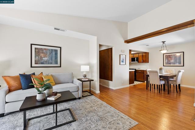 1383 Hull Ln, Martinez CA: https://media.crmls.org/mediaz/1abe4516-40d6-42ea-9541-76d65327e4c1.jpg