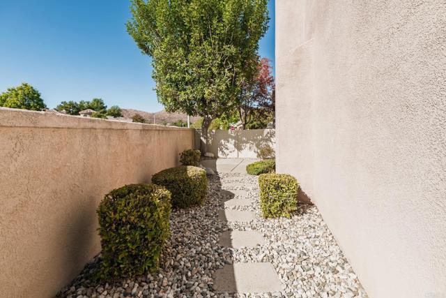 Detail Gallery Image 10 of 56 For 28571 Coolwater Ct, Menifee,  CA 92584 - 2 Beds | 2/1 Baths