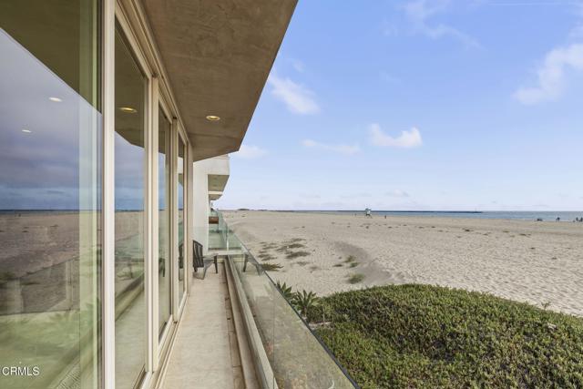 3629 Ocean Drive, Oxnard CA: https://media.crmls.org/mediaz/1abe911e-fb0d-4b6f-a4d6-4ebb17537083.jpg