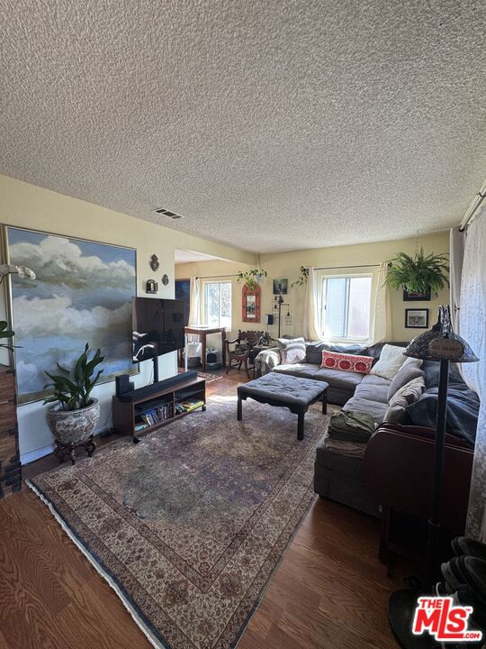 1724 Broadway Street, Oceanside CA: https://media.crmls.org/mediaz/1abece96-d911-45cb-a74b-2c56ddc9b9aa.jpg
