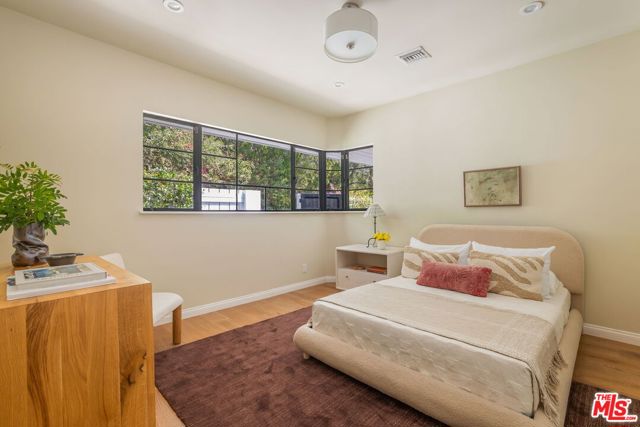 11349 Canton Drive, Studio City CA: https://media.crmls.org/mediaz/1abf5ada-588e-42e1-a755-a282a4a79c0a.jpg