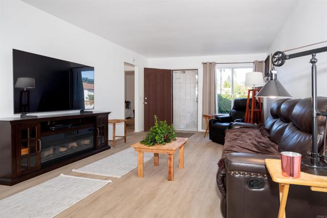 4813 Rising Glen, Oceanside CA: https://media.crmls.org/mediaz/1abf5eca-d856-4aca-ba2b-0382be67932b.jpg