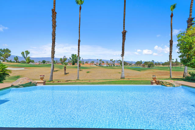346 Crest Lake Drive, Palm Desert CA: https://media.crmls.org/mediaz/1ac03606-01ce-4a68-aadd-28a96edc337d.jpg