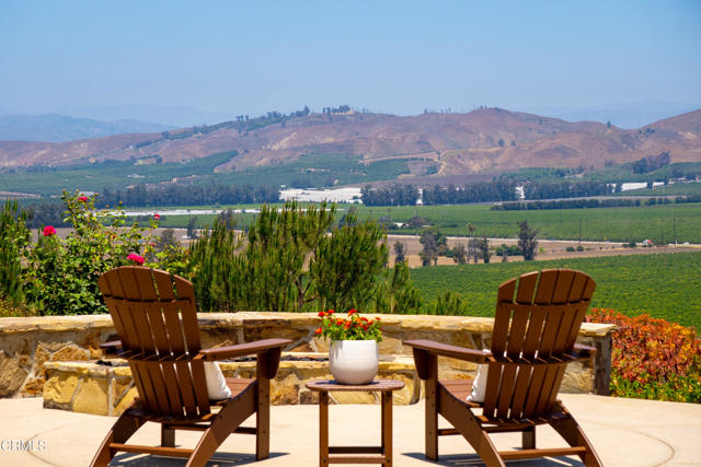1027 Garrido Drive, Camarillo CA: https://media.crmls.org/mediaz/1ac06fb6-5e6c-4050-8a0b-185bdc8df475.jpg