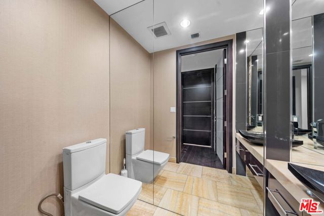 1318 Roxbury Drive, Los Angeles CA: https://media.crmls.org/mediaz/1ac07382-3df7-4f7e-9fa9-7603497c5f04.jpg
