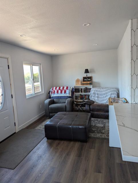 Detail Gallery Image 5 of 22 For 1571 Skyline Dr, Lemon Grove,  CA 91945 - 3 Beds | 2 Baths