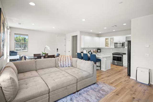 1257 Calle Datura, Chula Vista CA: https://media.crmls.org/mediaz/1ac0b2e0-6ea3-40d1-92b5-e386125221bf.jpg