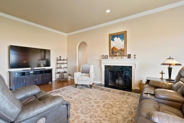 38 Barbras Court, Hollister CA: https://media.crmls.org/mediaz/1ac12d78-c626-4055-8b34-4337fd4f2de0.jpg