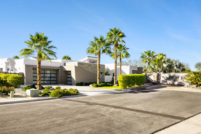 1 Via Merenda, Rancho Mirage CA: https://media.crmls.org/mediaz/1ac13f3e-8134-4897-b75f-ea216f6af875.jpg