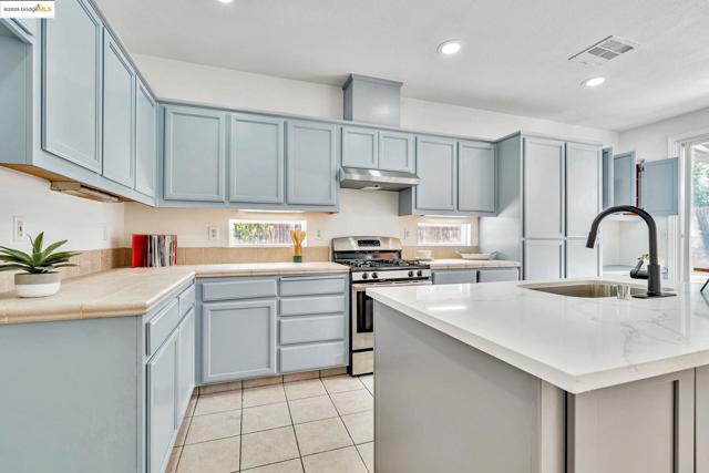 1261 King Loop, Tracy CA: https://media.crmls.org/mediaz/1ac1bab1-a078-4d90-bc8d-c7cf401eac68.jpg