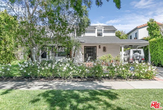 328 El Camino Drive, Beverly Hills CA: https://media.crmls.org/mediaz/1ac1bc7b-0e7a-4cc2-8bdb-acdb4345881d.jpg